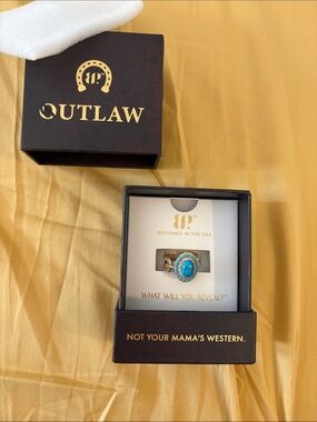 Outlaw Women's Turquoise Oval Statement Ring - Blue & Gold
